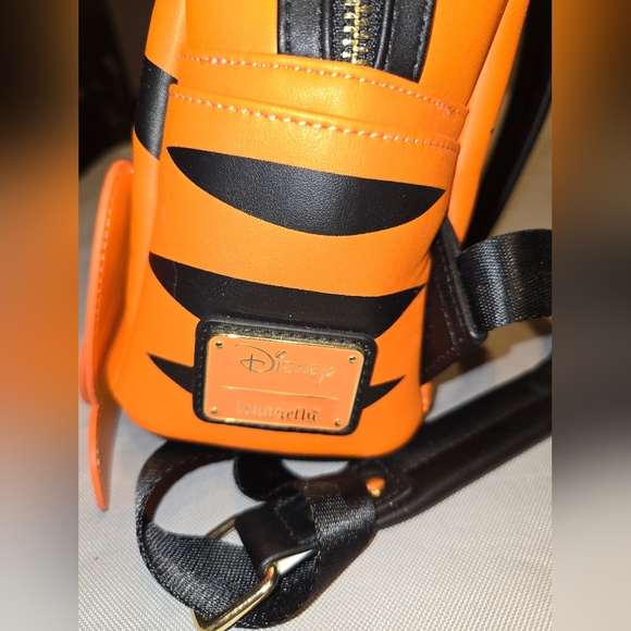 Disney Loungefly Tigger Winnie the Pooh Backpack - Picture 3 of 4